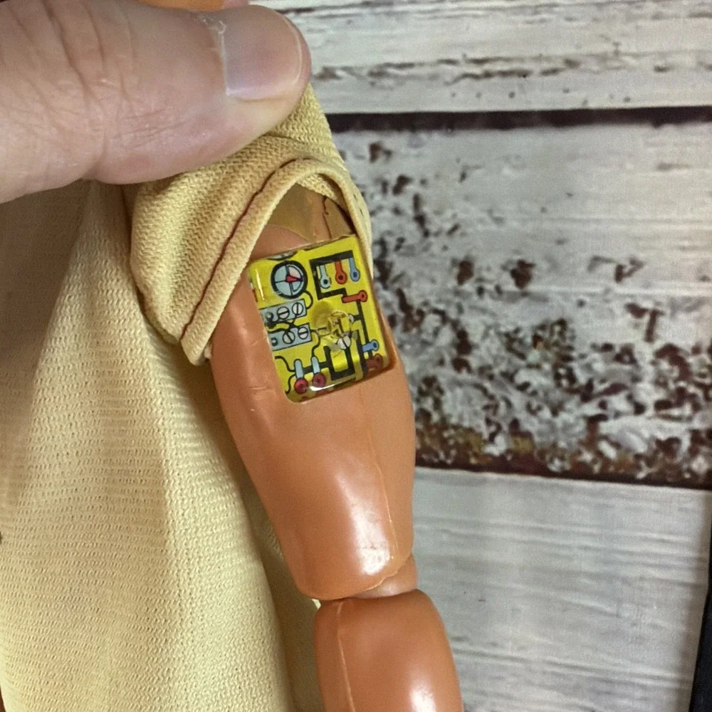 VINTAGE 1975 BIONIC SIX MILLION DOLLAR MAN ACTION FIGURE DOLL AND ACCESSORIES